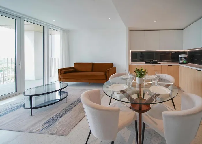 Luxury Skyline Living 2B2B Apartment Central London