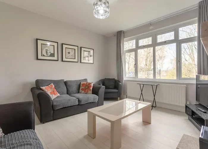 Modern 2 Bedroom Apartment in Morden