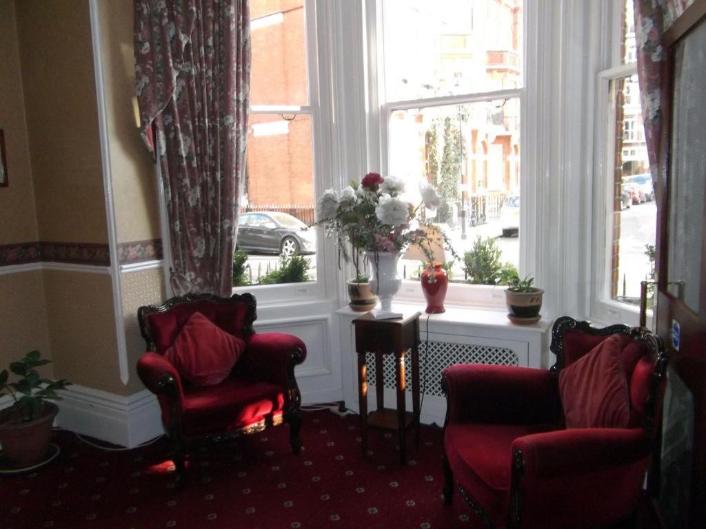 Maranton House Hotell 3*