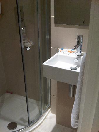 Avni Kensington 3*