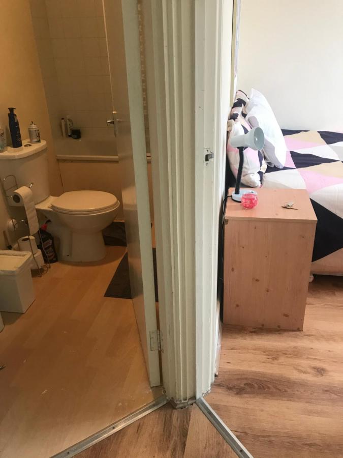 Cama Box Finsbury Park Guest house *