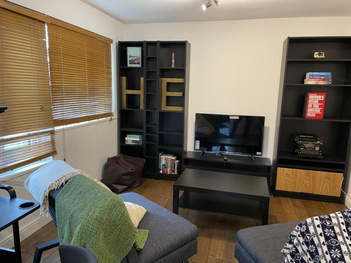 Beautiful Right Off Of Broadway Market * Londen