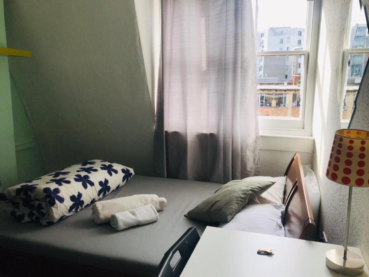 At 51 Gasthuis *