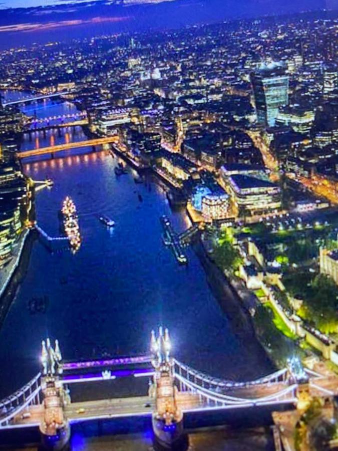 Apartment Shad Thames Pied-A-Terre Exquisite Historic Warehouse Air Conditioning Private Parking Garden & Balcony Next To Shard With Views London