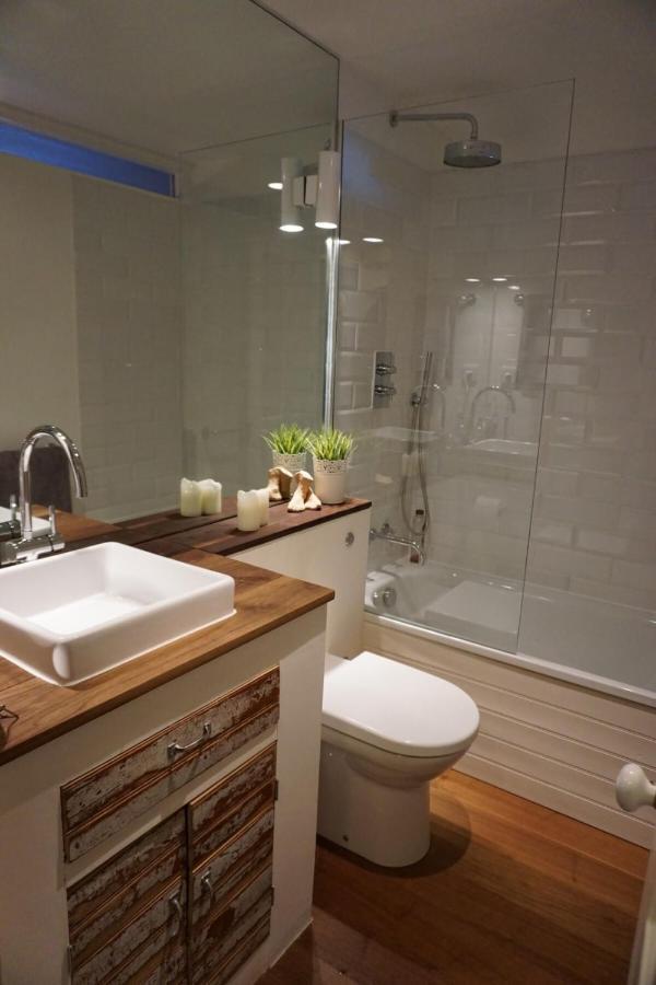 Leilighet Beautiful Canalside 1-bedroom Flat With Terrace *