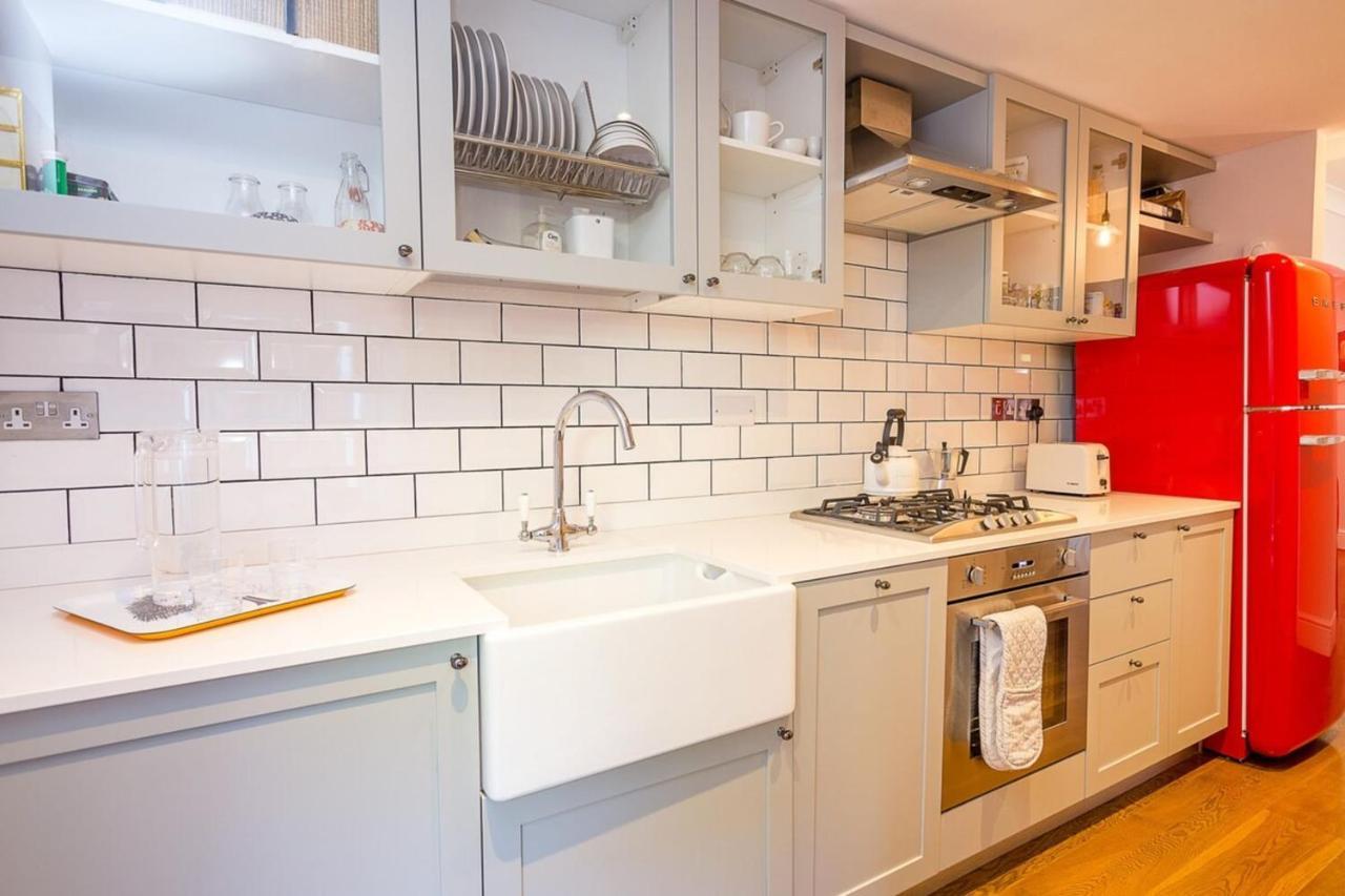 Beautifully Styled Modern With Garden Apartment *