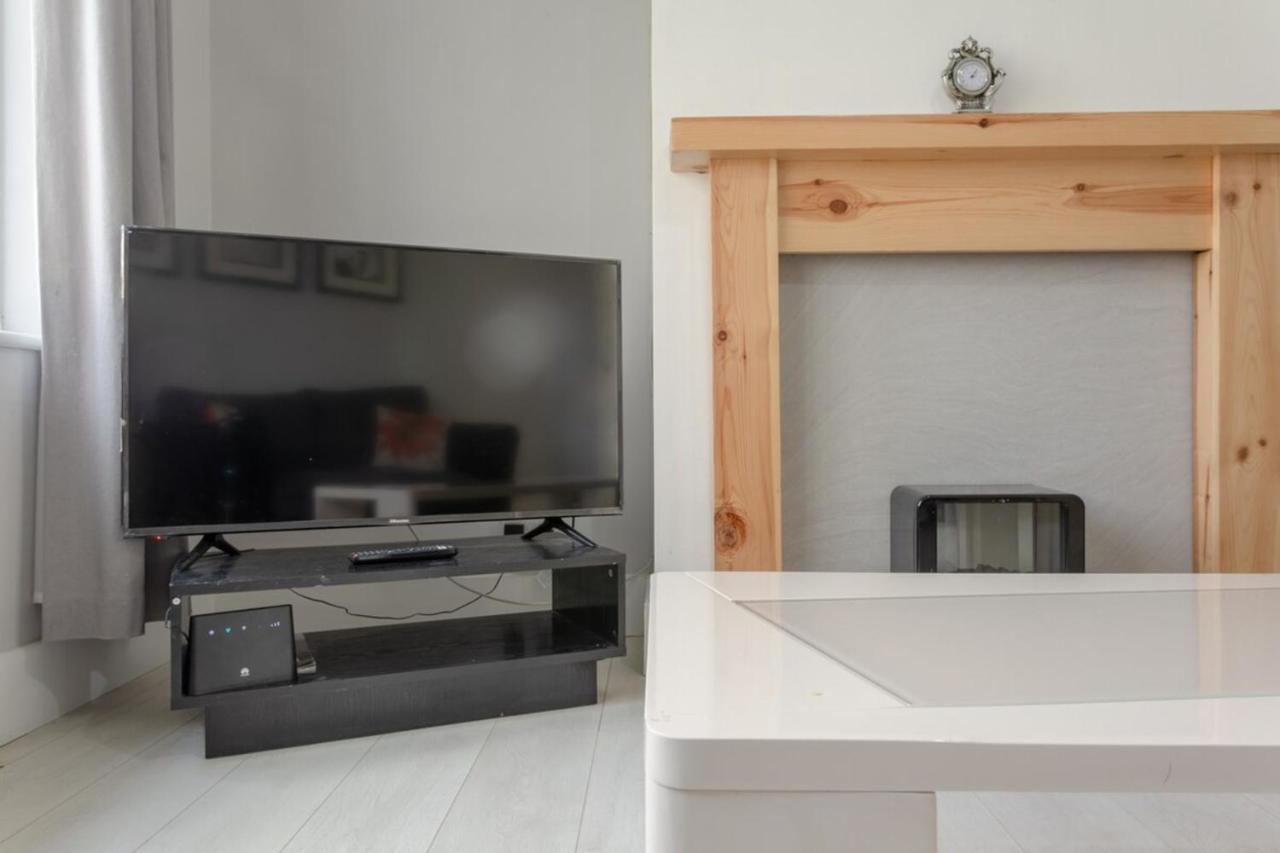 Modern 2 Bedroom In Morden * Londen