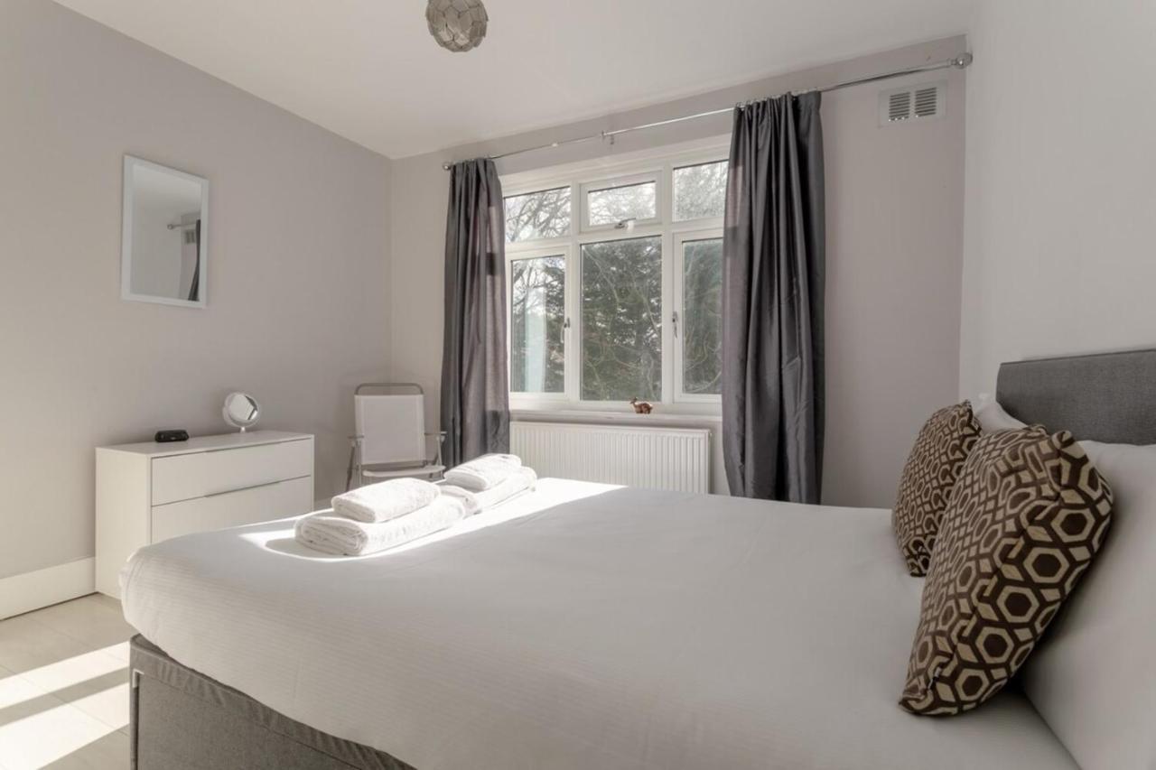 Modern 2 Bedroom In Morden Londen