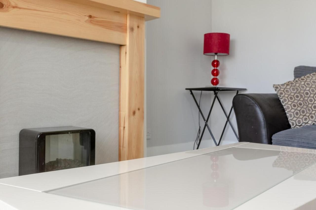 Modern 2 Bedroom In Morden Appartement *