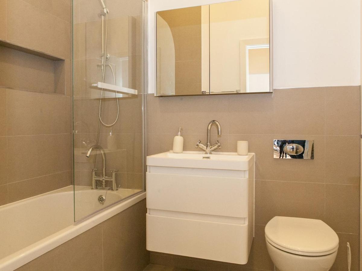 Leilighet Pass The Keys - Spacious Flat With Private Sun Terrace In South East London