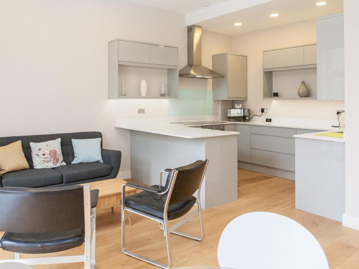 Leilighet Pass The Keys - Spacious Flat With Private Sun Terrace In South East *