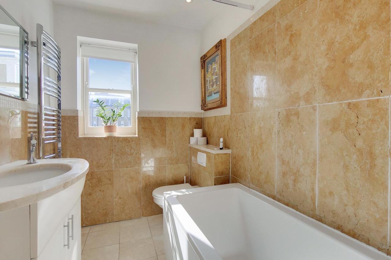 Cg1 - 2 Bedroom Apt, Kensington Garden Square View Apartment London