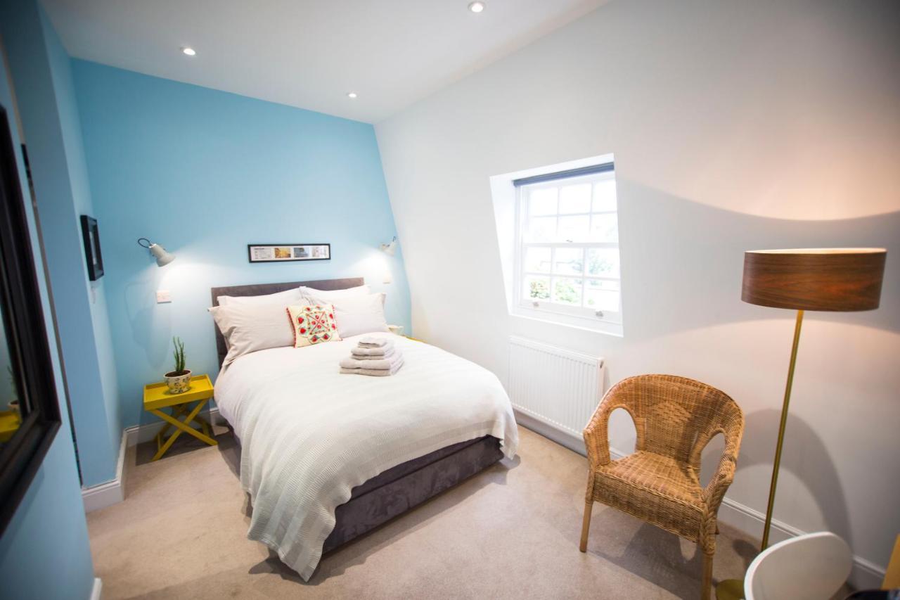 Luxury Bed Just Off The Canal Guest house London