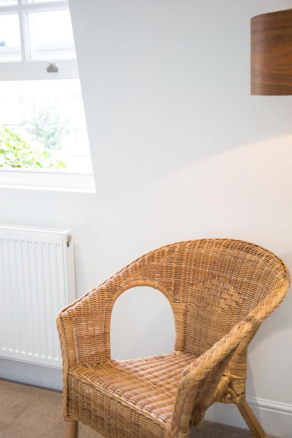 Luxury Bed Just Off The Canal Guest house London