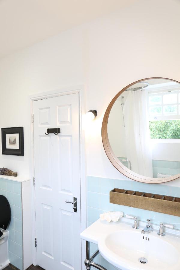 Guest house Luxury Bed Just Off The Canal *