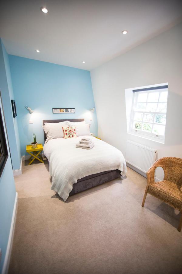 Luxury Bed Just Off The Canal Guest house