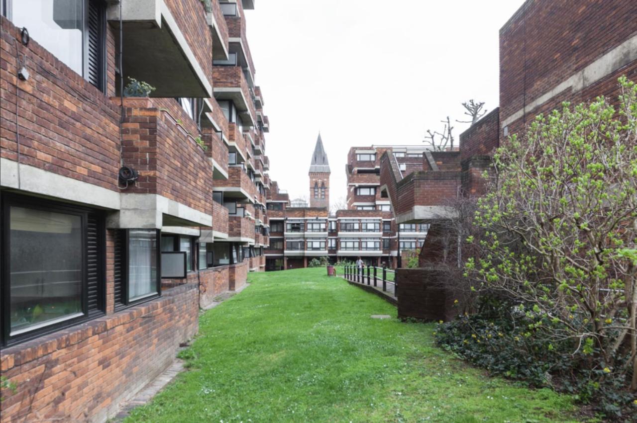 Victoria Two Bedroom Apartment *