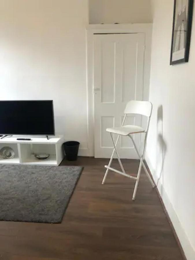Entire 2 Bed-Room Flat Near Portobello Market