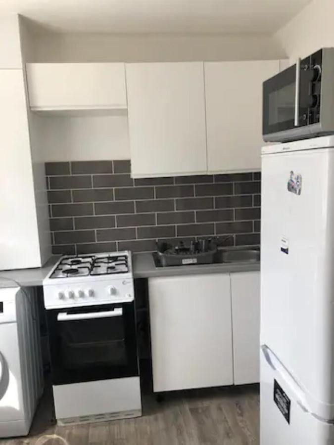 Apartment Entire 2 Bed-Room Flat Near Portobello Market *