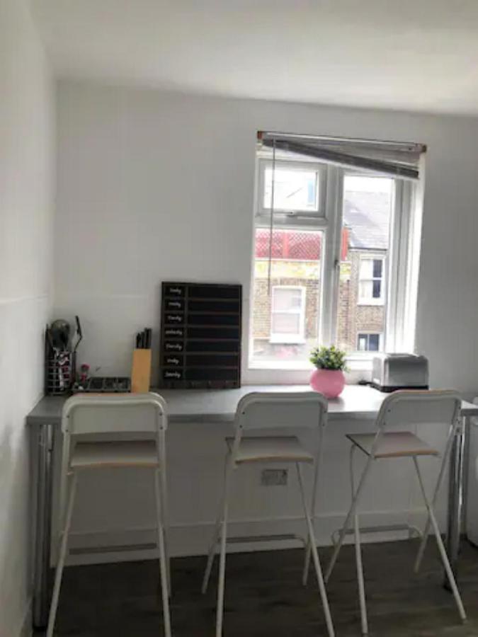 Entire 2 Bed-Room Flat Near Portobello Market London