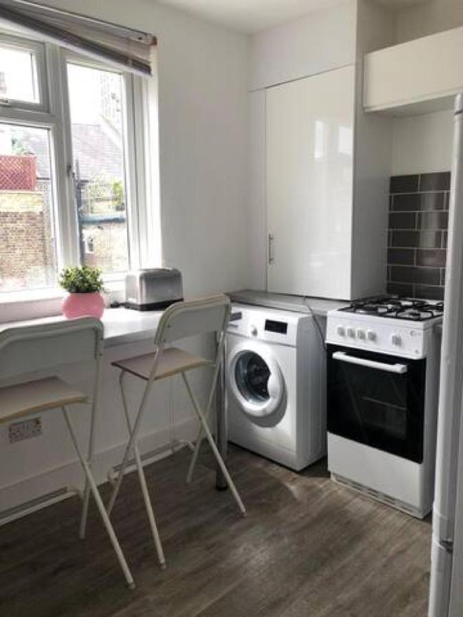 Entire 2 Bed-Room Flat Near Portobello Market Apartment *
