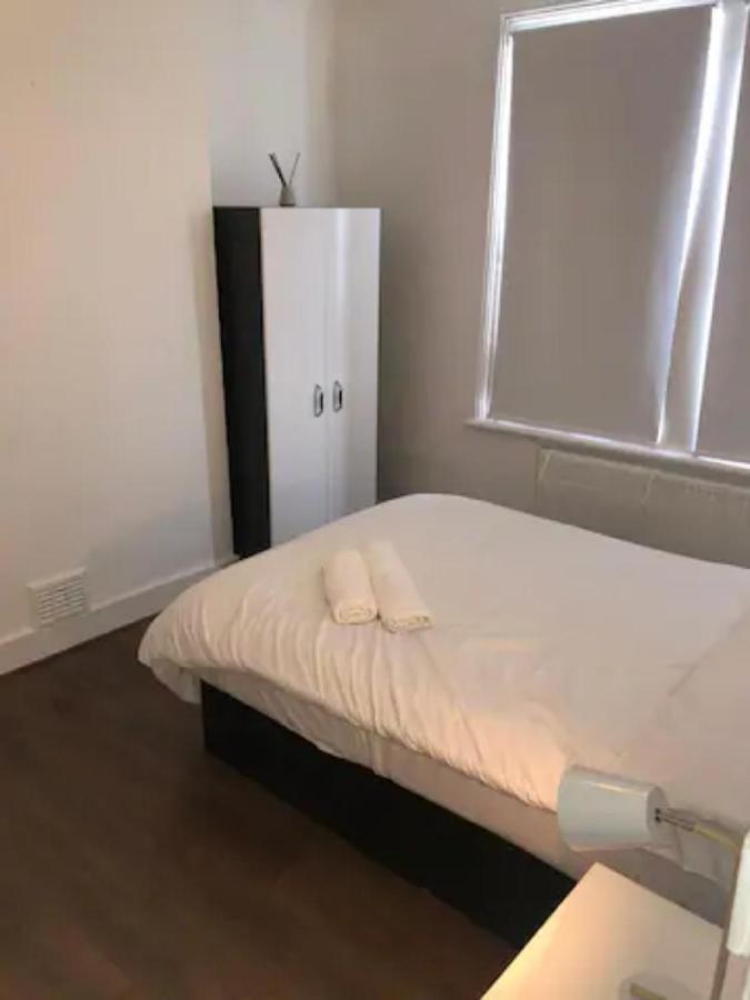 Entire 2 Bed-Room Flat Near Portobello Market * London