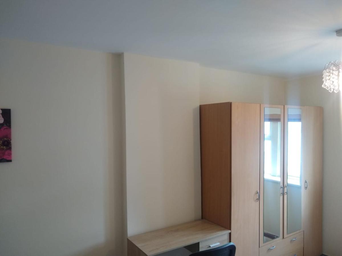 Acton Roomz London