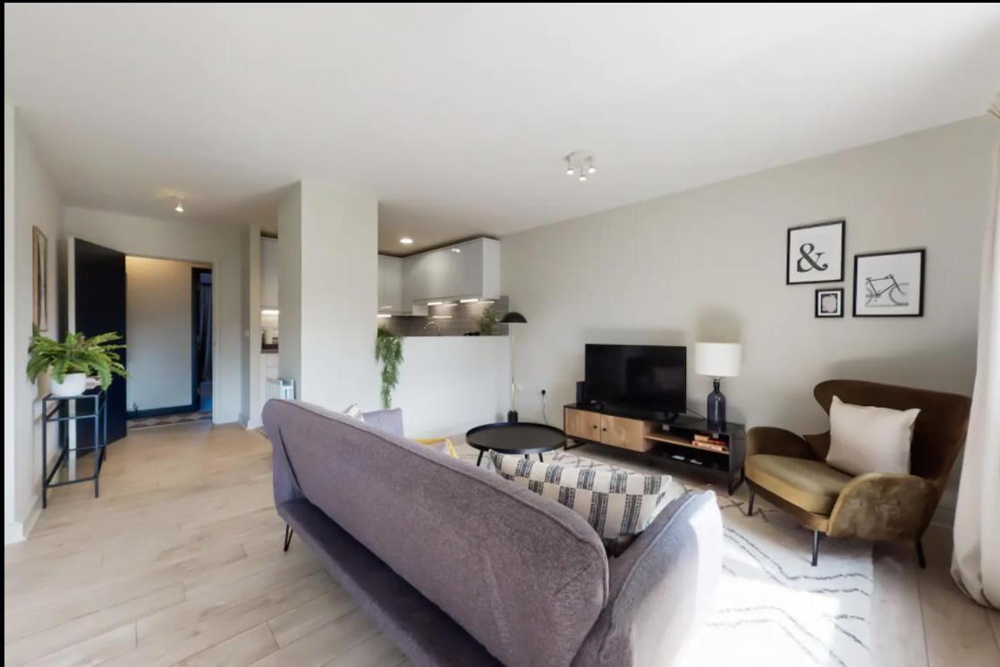 Modern 2 Bedroom Flat With Patio In Turnpike Lane Londres