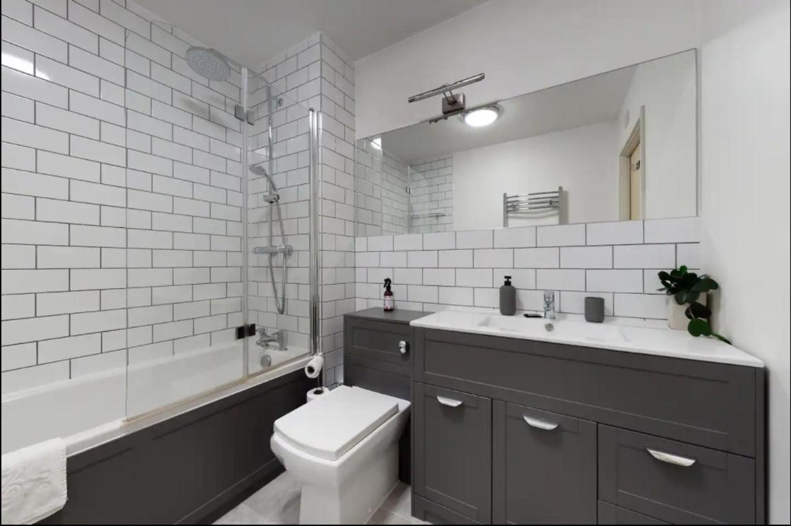 Modern 2 Bedroom Flat With Patio In Turnpike Lane * Londres
