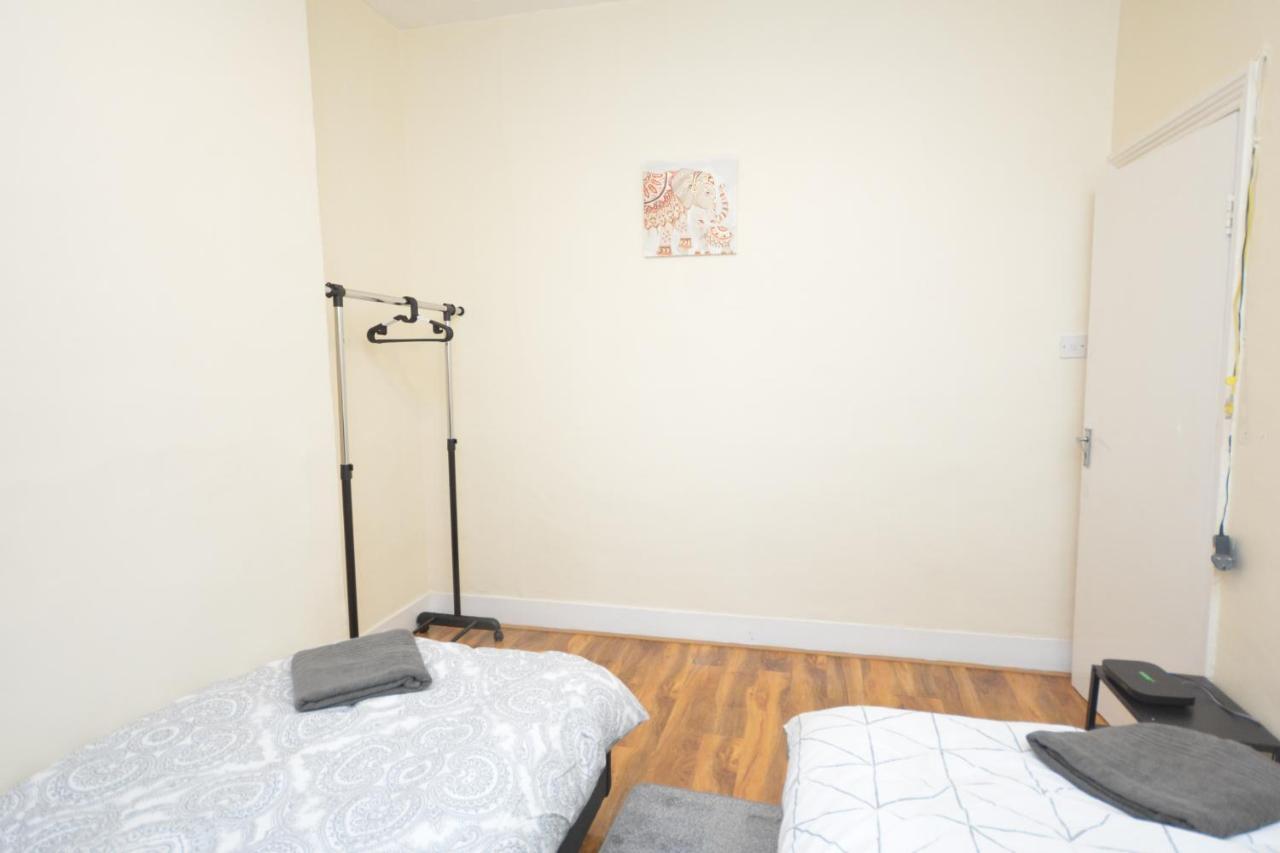 Сasa de vacaciones Cheerful 4 Bedroom House In Greater