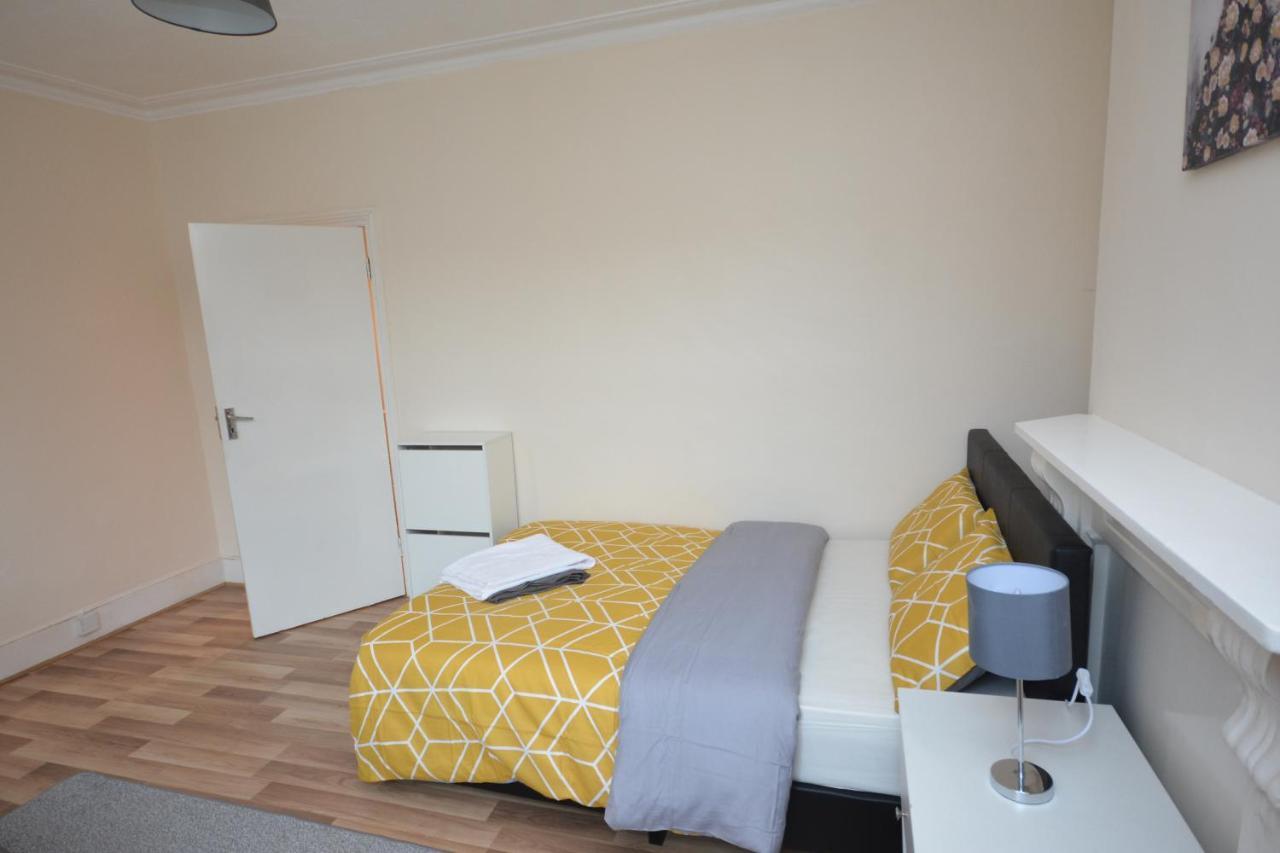 Сasa de vacaciones Cheerful 4 Bedroom House In Greater Londres