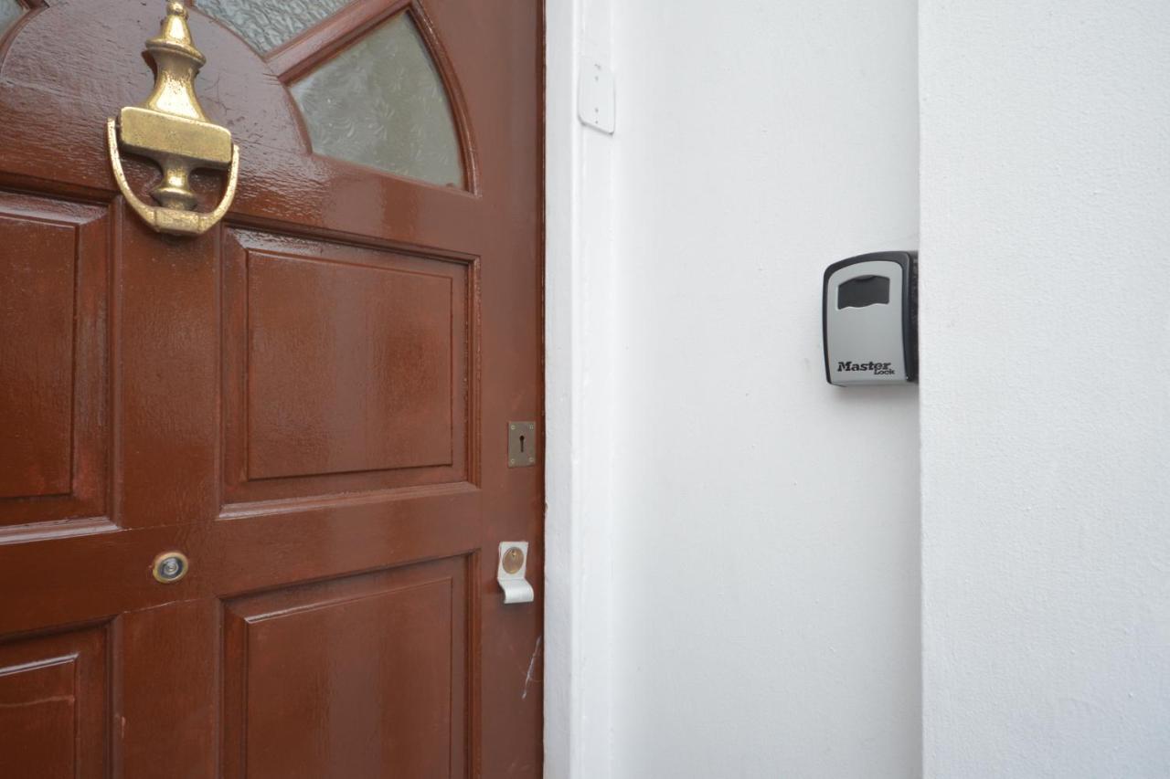 Сasa de vacaciones Cheerful 4 Bedroom House In Greater