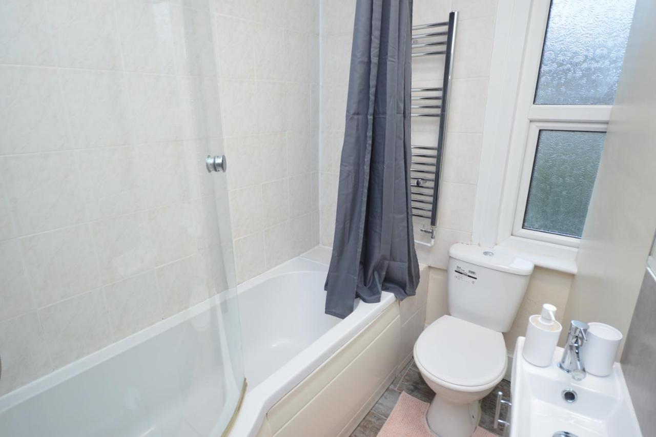 Сasa de vacaciones Cheerful 4 Bedroom House In Greater