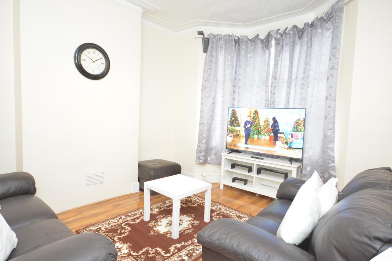 Сasa de vacaciones Cheerful 4 Bedroom House In Greater