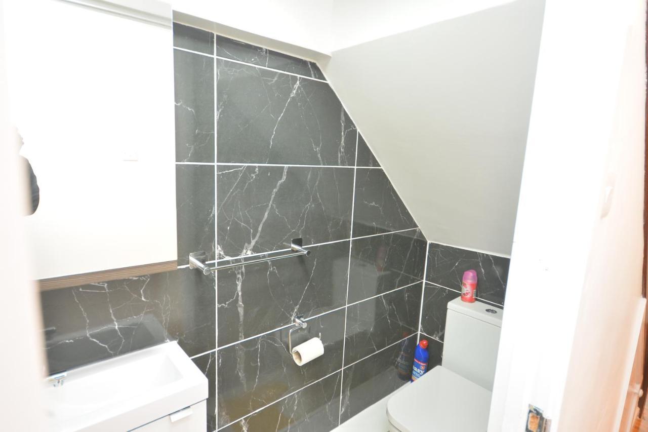 Apartment Newly Refurbished 3 Bedroom House *