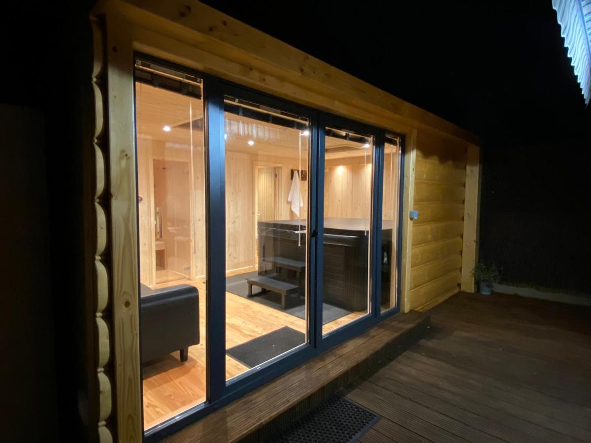 Luxury Sauna Jacuzzi Excel Canary Wharf Zone 2 Villa *