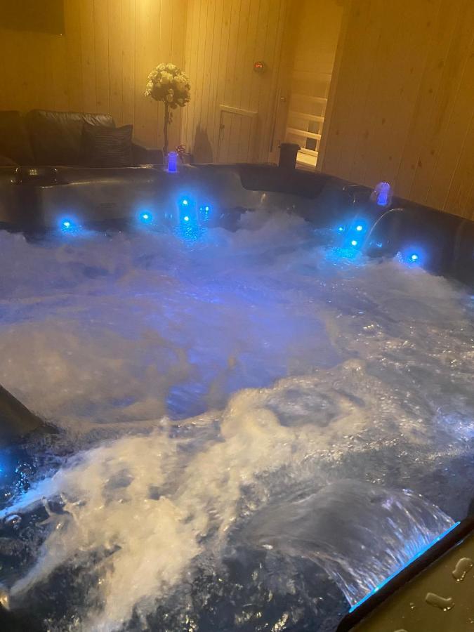 Villa Luxury Sauna Jacuzzi Excel Canary Wharf Zone 2 London