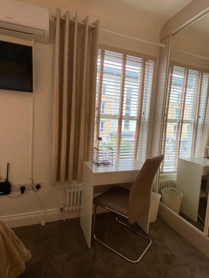 Luxury Sauna Jacuzzi Excel Canary Wharf Zone 2 Villa