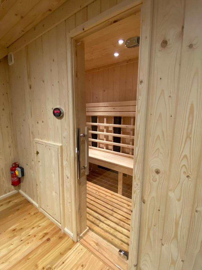 Luxury Sauna Jacuzzi Excel Canary Wharf Zone 2 Villa