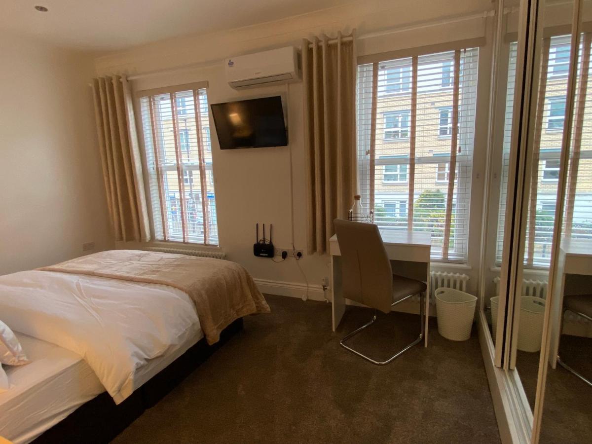 Luxury Sauna Jacuzzi Excel Canary Wharf Zone 2 Villa London
