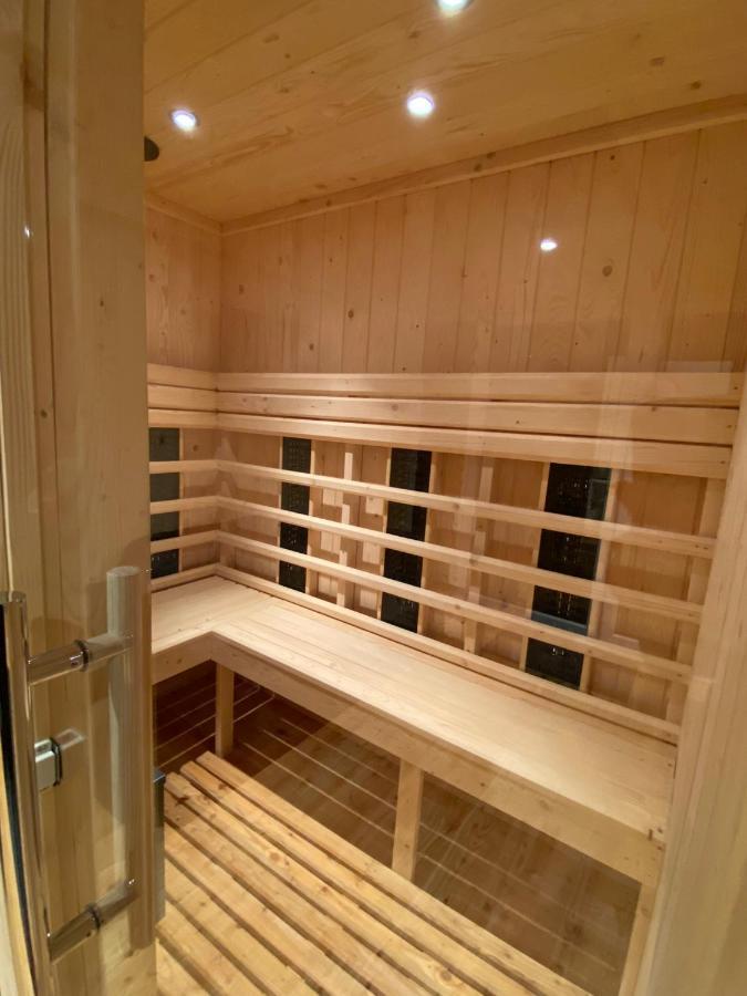 Luxury Sauna Jacuzzi Excel Canary Wharf Zone 2 Villa London