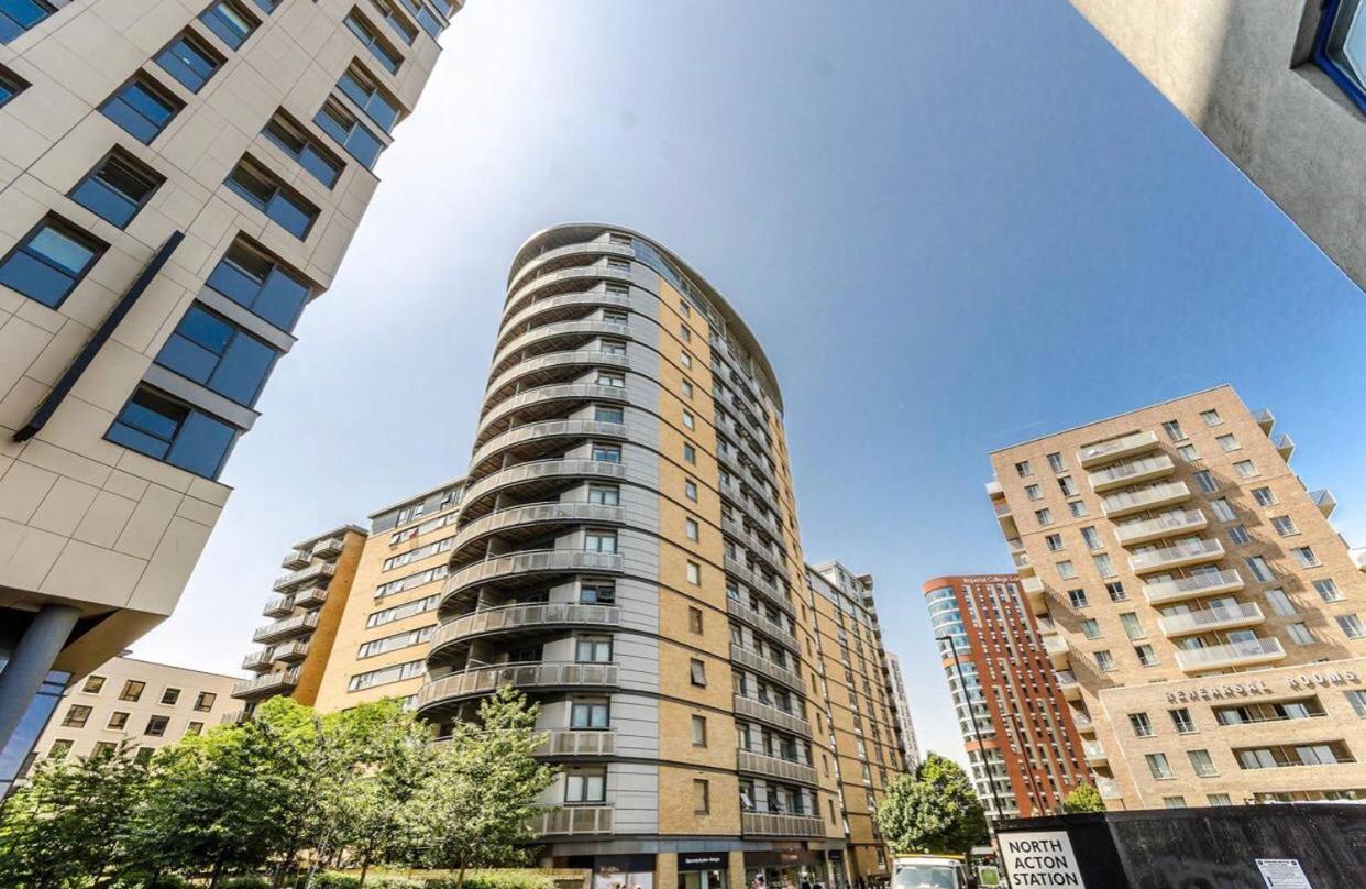 Modern In * London