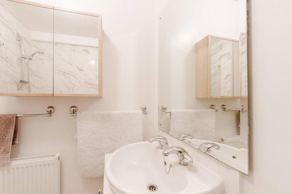 Appartement Spacious Two Double Bedroom Flat *