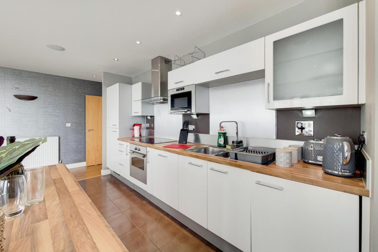 Apartment Deluxe Three Bedroom By Excel