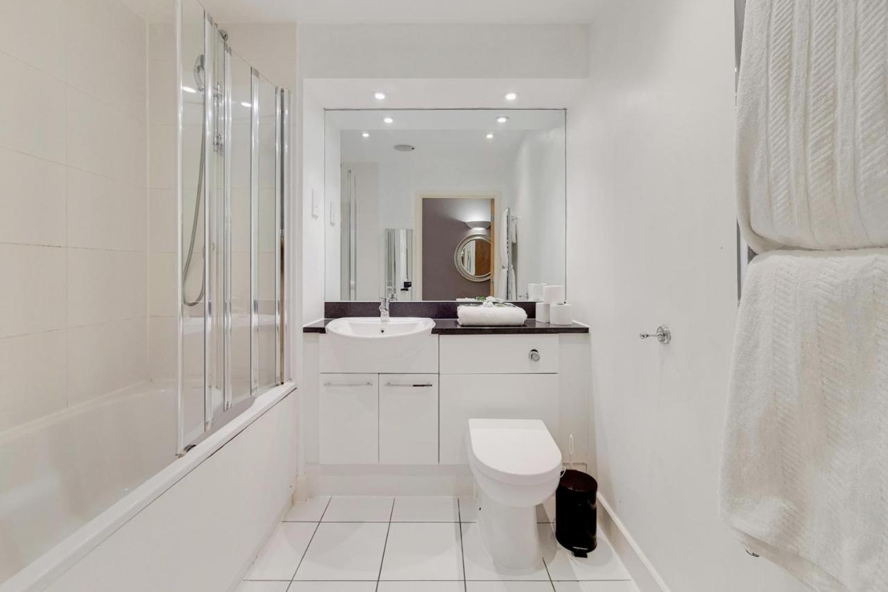Deluxe Three Bedroom By Excel London