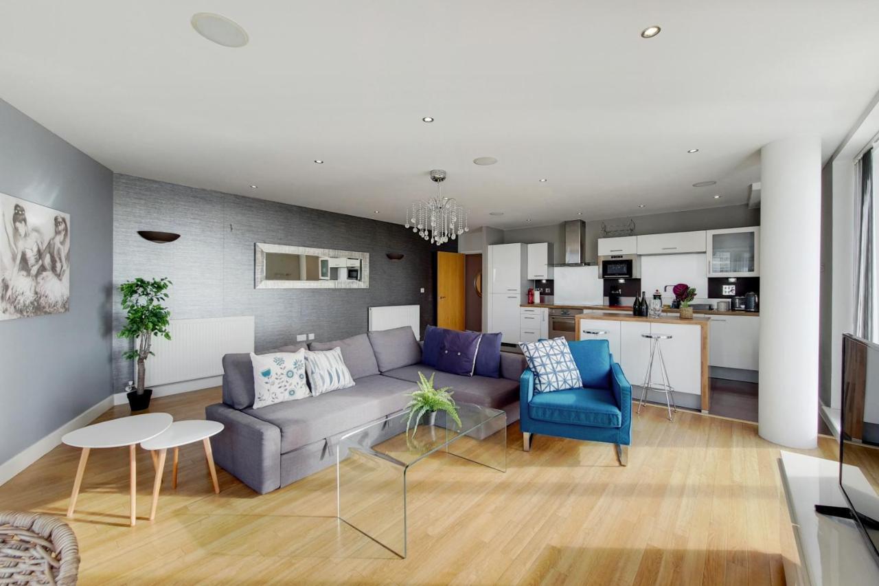 Deluxe Three Bedroom By Excel Apartment London