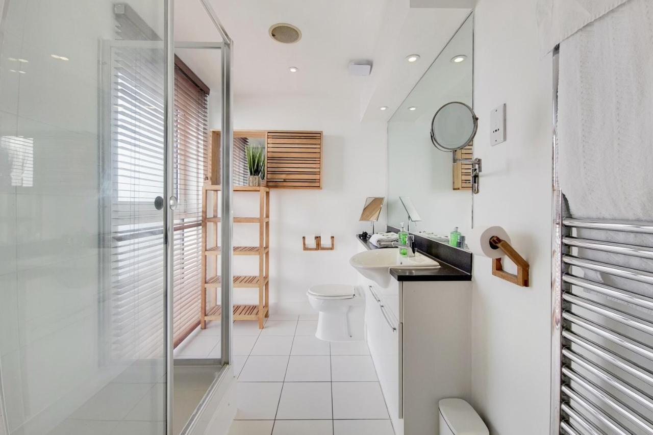Deluxe Three Bedroom By Excel * London