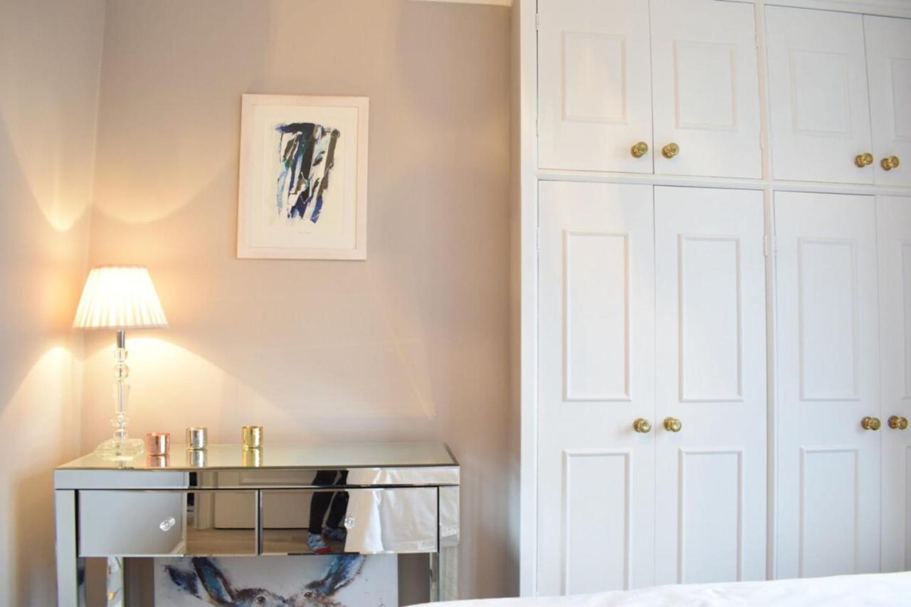 Spacious And Stylish 1 Bedroom Flat Near Chelsea Apartment London