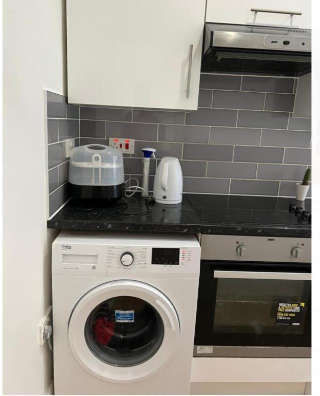 Leilighet Wembley Apartment - 33 Oakington Manor Dr Ha9 6Lu