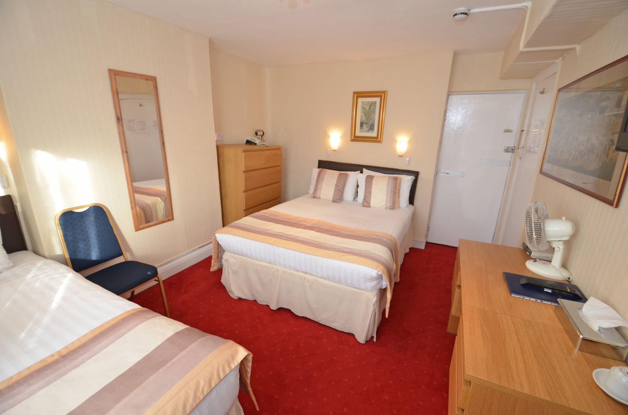 Parkwood Hotel 3*
